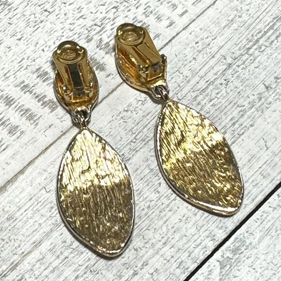 Vintage Clip-On Earrings With Green Enamel & Gold-Tone Leaf Design - Picture 3 of 4